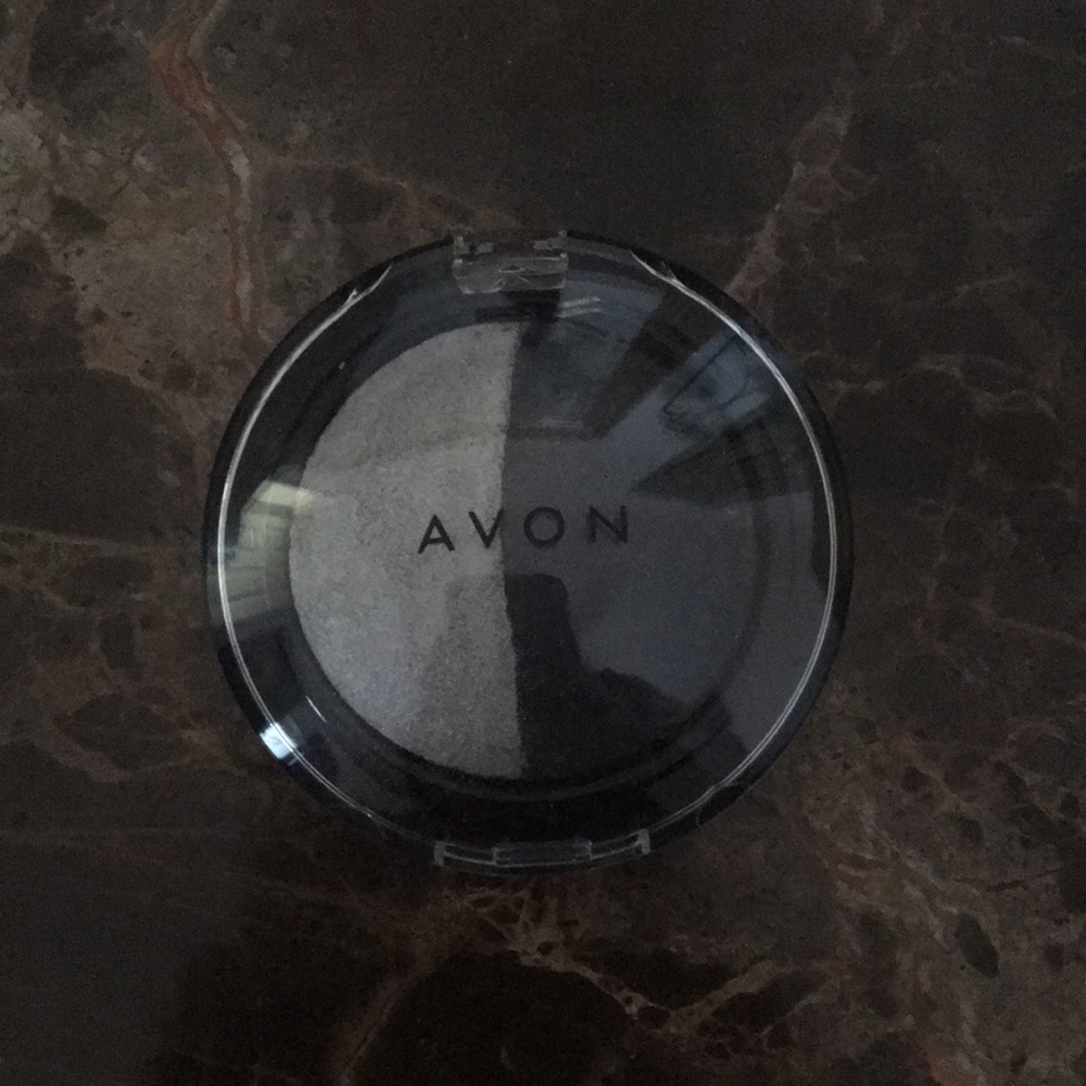 Brand new Avon satin deluxe eyeshadow